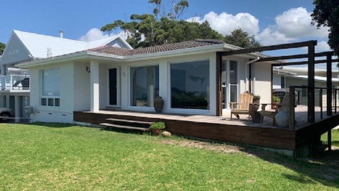Absolute Beach Front - Accommodation Australia 0