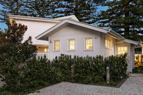 Absolute Beach Front House Panoramic Views - Local Tourism 2