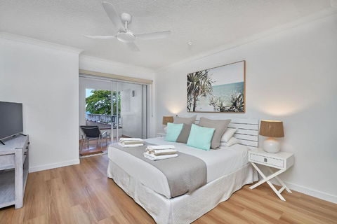 Absolute Beachfront 2 Bedroom Apartment Alassio Palm Cove - Accommodation Australia 1