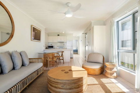 Absolute Beachfront Apartment 11B - Accommodation Australia 2
