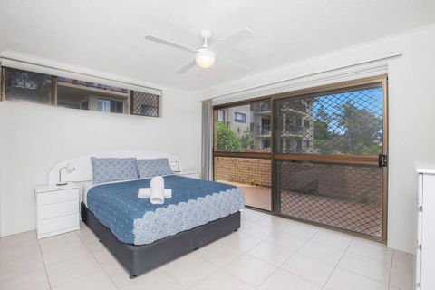 Absolute Beachfront Apartment! - Accommodation Australia 4