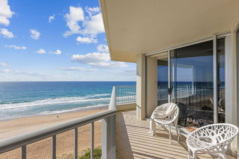 Absolute Beachfront Apartment - Accommodation Australia 1