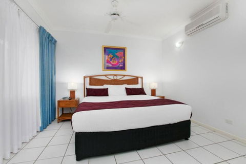 Absolute Beachfront Apartment - Accommodation Australia 4