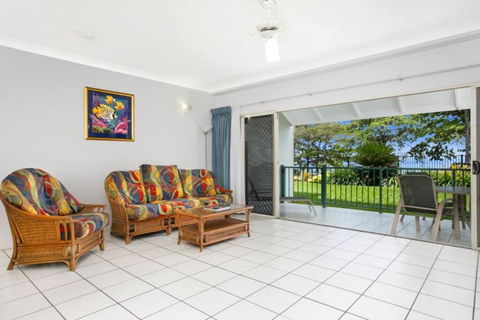Absolute Beachfront Apartment - Accommodation Australia 0