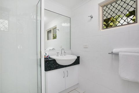 Absolute Beachfront Apartment - Accommodation Australia 3