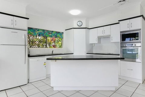 Absolute Beachfront Apartment - Accommodation Australia 1