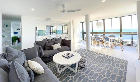 Absolute Beachfront Bliss On Kings Beach - Accommodation Australia 2