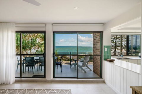 Absolute Beachfront Bliss On Kings Beach - Accommodation Australia 4