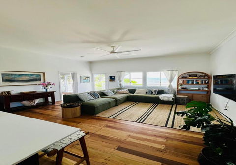 Absolute Beachfront Bowen Beach House-family Time - Accommodation Australia 4