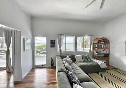 Absolute Beachfront Bowen Beach House-family Time - Accommodation Australia 2