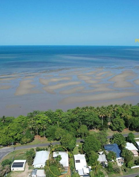 Absolute Beachfront Family Home - Cooya - Accommodation Australia 0