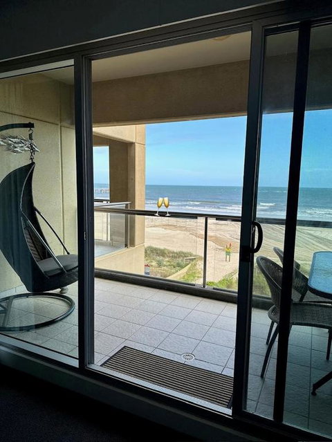 Absolute Beachfront At The Pier Glenelg - Local Tourism 0