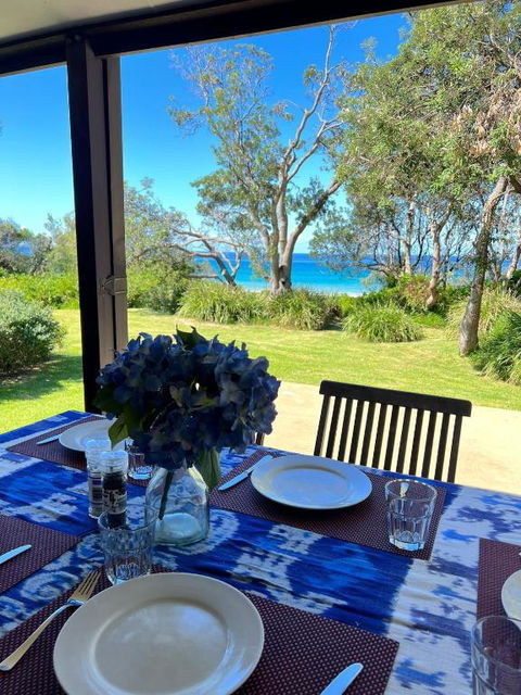 Absolute Beachfront Mollymook - Accommodation Australia 3