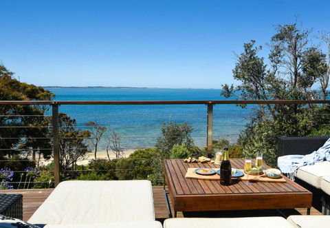 Absolute Beachfront - Accommodation Australia 2