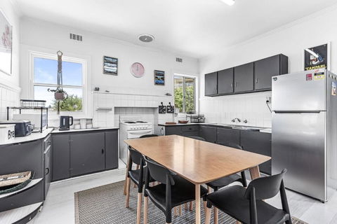 Absolute Beachfront Views Apollo Bay - Accommodation Australia 2