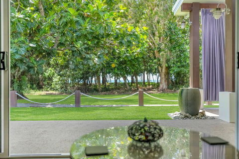 Absolute Beachfront WongaBelle- Pet Friendly - Accommodation Australia 4