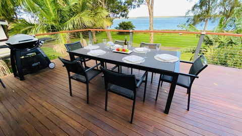 Absolute Lakefront House - Enjoy The Sunrise - Accommodation Australia 0