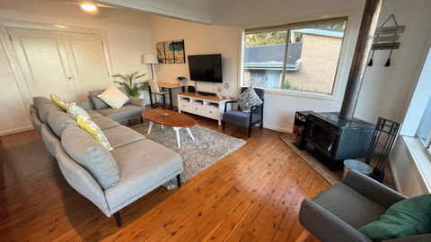 Absolute Lakefront House - Enjoy The Sunrise - Accommodation Australia 3