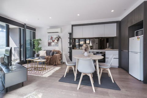 Absolute Luxury 1br Apt Mq Poolgym - Accommodation Australia 0