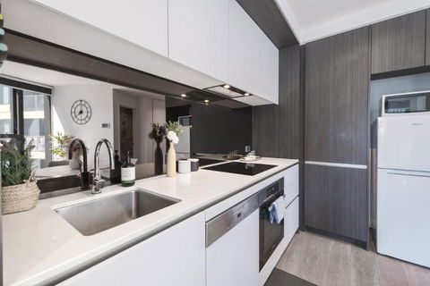 Absolute Luxury 1br Apt Mq Poolgym - Accommodation Australia 4