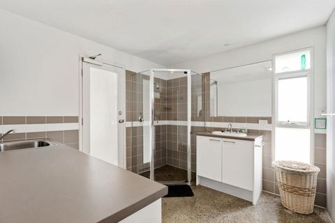 Absolute Luxury Beachfront - Middleton - BYO Linen - Accommodation Australia 4