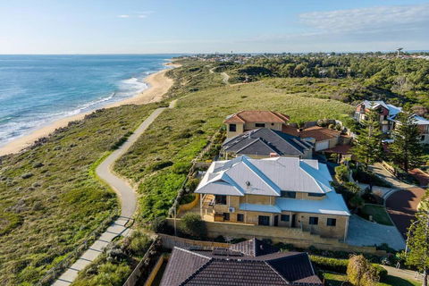 Absolute Oceanfront Escape - Accommodation Australia 0