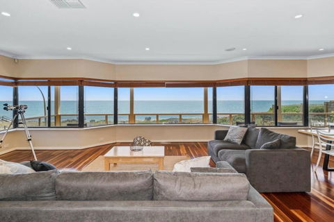 Absolute Oceanfront Escape - Accommodation Australia 1