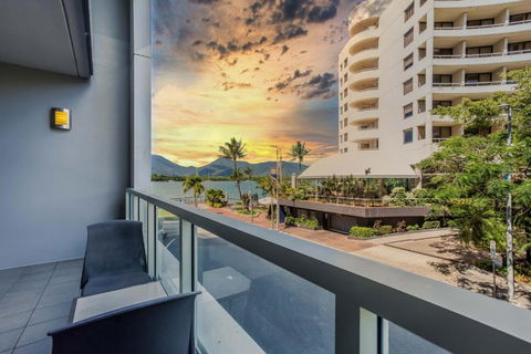Absolute Waterfront - Enjoy Exceptional Lifestyle - Accommodation Australia 4