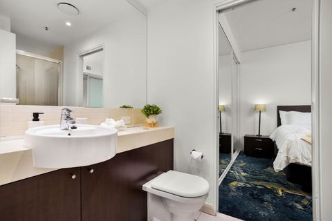 Absolute Waterfront - Enjoy Exceptional Lifestyle - Accommodation Australia 1