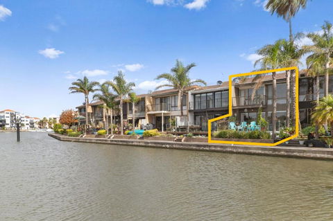 Absolute Waterfront Marina Views - Accommodation Australia 0