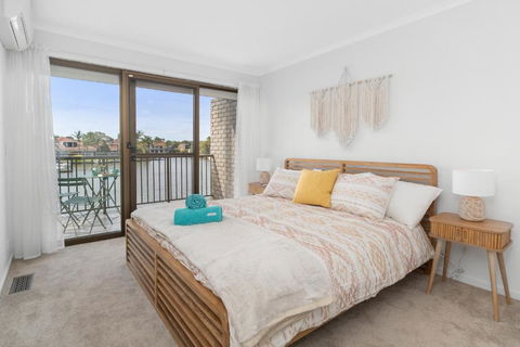 Absolute Waterfront Marina Views - Accommodation Australia 2