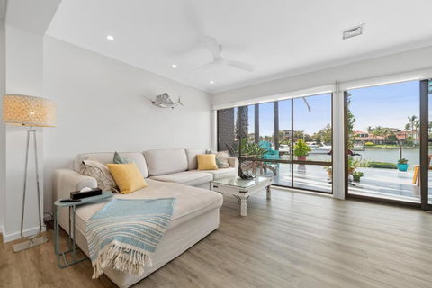Absolute Waterfront Marina Views - Accommodation Australia 1