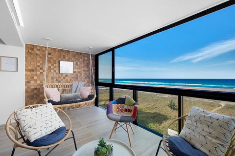 Absolutly Beachfront Surfers Paradise, Pure Shores! - Accommodation Australia 3