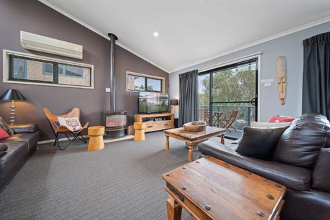 Acacia 2 - Modern 3BR Townhouse L Bath L WiFi L BBQ L Foxtel - Accommodation Australia 0