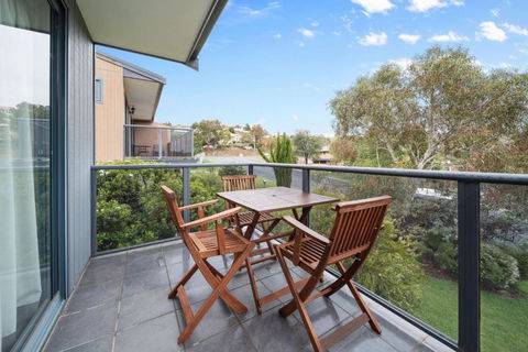 Acacia 2 - Modern 3BR Townhouse L Bath L WiFi L BBQ L Foxtel - Accommodation Australia 3