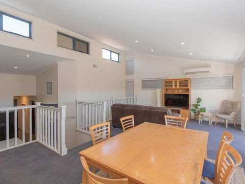 Acacia 4 2 Kirwan Close - Accommodation Australia 0