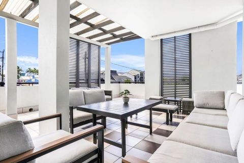 Accent On McLeod - Breezy Outdoor Living - Accommodation Australia 1