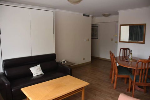 Accommodation Sydney: Hyde Park View 2 Bedroom 1 Bathroom Pet Friendly Apartment - Accommodation Australia 2