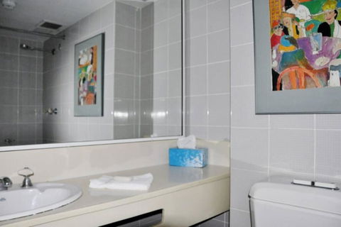 Accommodation Sydney: Hyde Park View 2 Bedroom 1 Bathroom Pet Friendly Apartment - Accommodation Australia 3