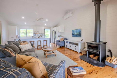 Acreage Near Currumbin Beach - Local Tourism 1