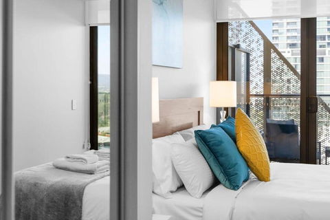 Adelaide CBD Oasis - 2BR Realm Retreat - Level 19 - Accommodation Australia 3