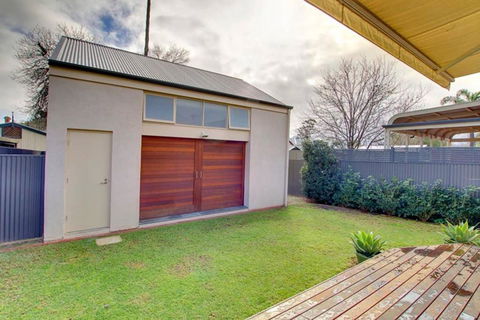 Adelaide Close CBD Large Private Studio Apartment In St Peters - Accommodation Australia 0