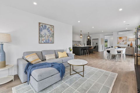 ADELPHI In The Point - Accommodation Australia 2