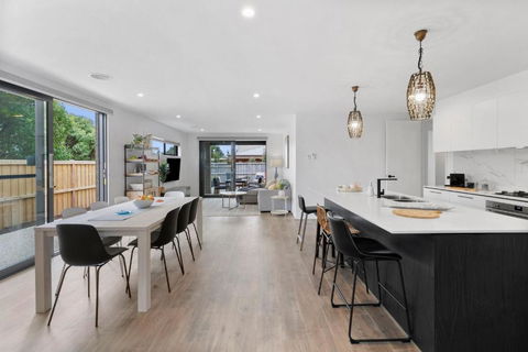 ADELPHI In The Point - Accommodation Australia 3