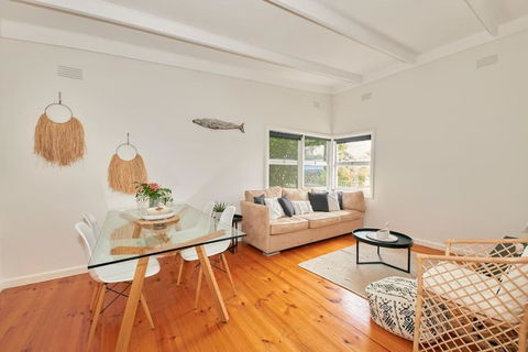 Adorable Beach Shack In The Heart Of Aireys Inlet - Accommodation Australia 0