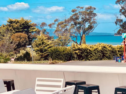 Adorable Studio Next To Cafe, Walk To Beach! - Accommodation Australia 0
