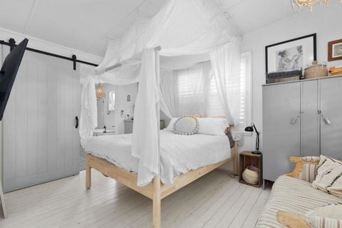Adrift - Pet-friendly - 5 Min Walk To Bay - Rustic Charm - Accommodation Australia 2