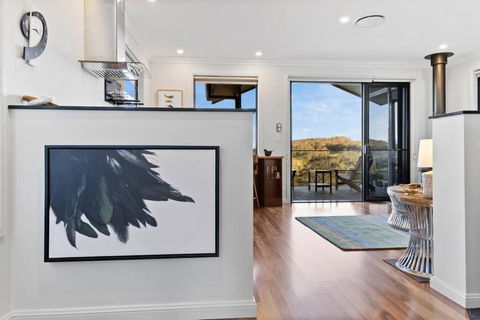 Affinity Luxury Studio With Spa And Amazing Views - Accommodation Australia 4