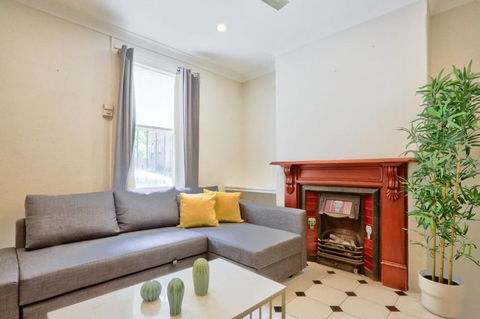 Affordable 3 Bedroom House Darlinghurst With 2 E-Bikes Included - Accommodation Australia 1