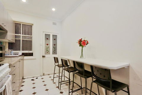 Affordable 3 Bedroom House Darlinghurst With 2 E-Bikes Included - Accommodation Australia 3